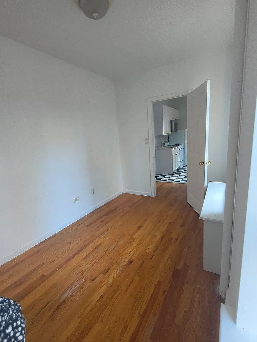 Sunny 1-Bedroom Upper East Side Apartment with In-Building Laundry