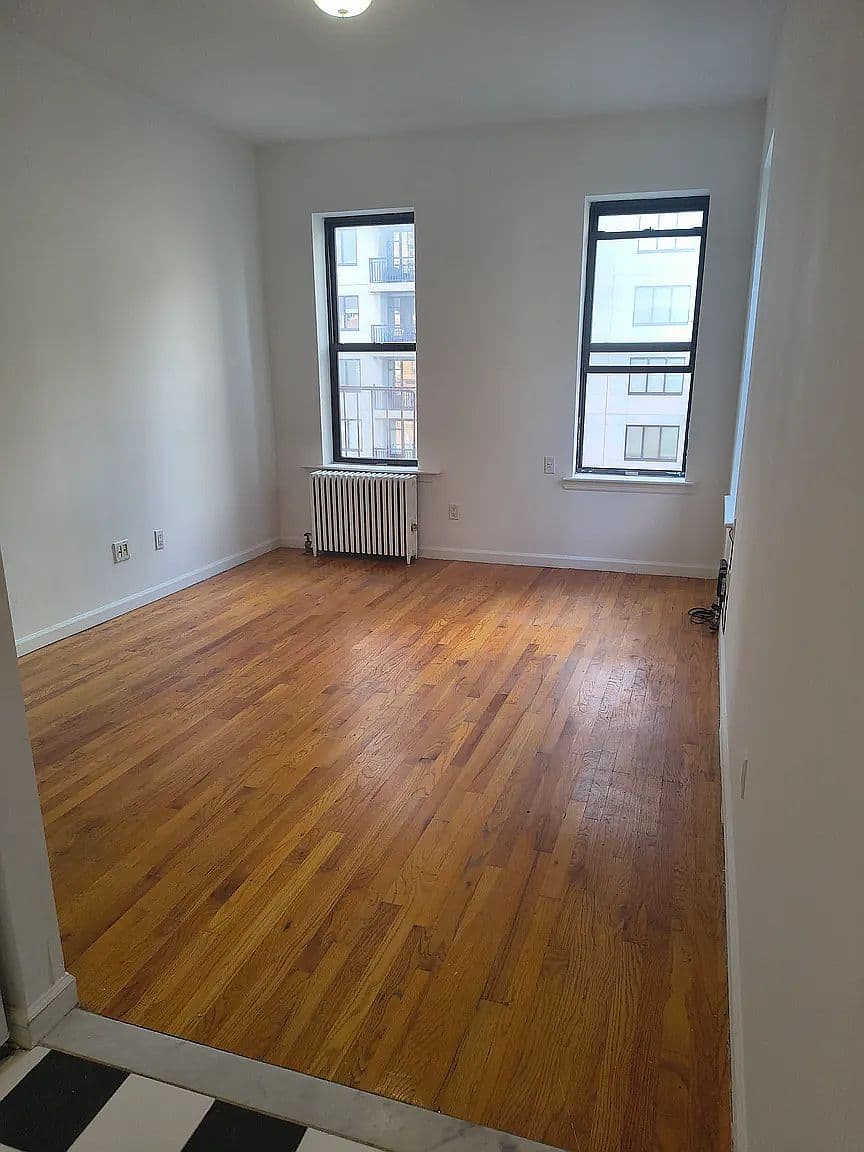 Sunny 1-Bedroom Upper East Side Apartment with In-Building Laundry